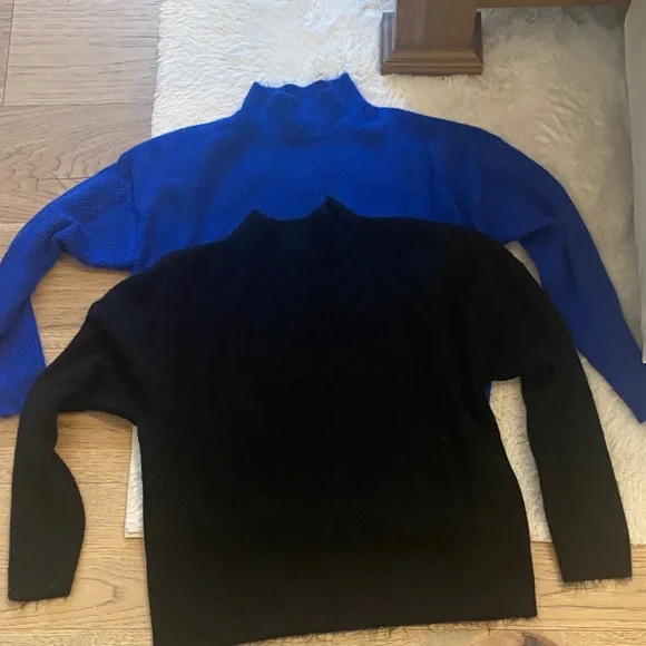 Black and Blue Mock neck Sweater Set - Picture 6 of 6